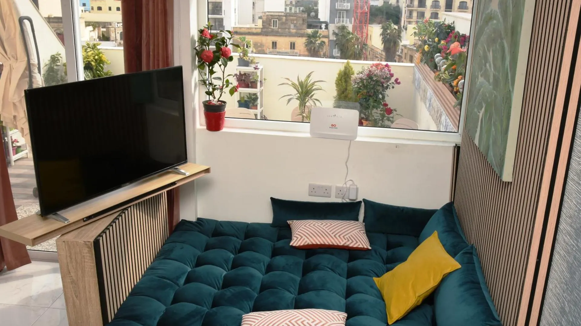 5 Star Luxury Marina Penthouse - Stunning Sea Views And Prime Location location